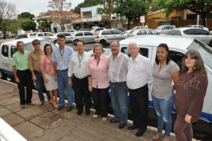 17341-administracao-municipal-entrega-tres-novos-veiculos-nesta-sexta-feira