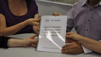 17375-prefeitura-entrega-nomes-dos-selecionados-para-receberem-moradias-populares