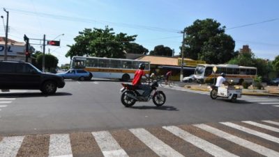 17448-entra-em-funcionamento-novo-semaforo-para-controle-do-transito