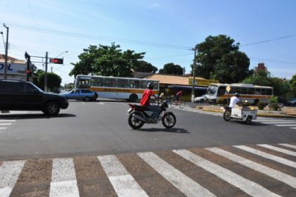 17448-entra-em-funcionamento-novo-semaforo-para-controle-do-transito