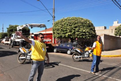 17455-agente-municipal-de-transito-tambem-pode-autuar-condutores