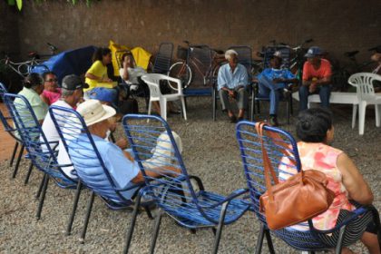 17464-equipe-do-creas-realiza-palestras-para-idosos-do-tia-nega