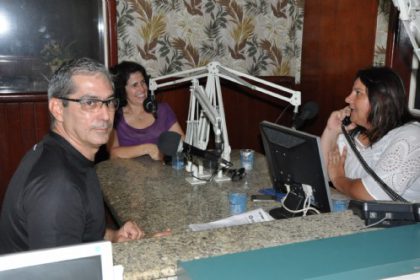 17483-prefeita-visita-emissoras-de-radio-na-manha-deste-sabado