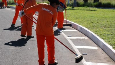 1750-empresa-realiza-mutirao-na-avenida-filinto-muller