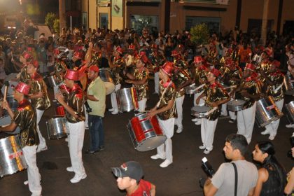 17648-escola-de-samba-x15