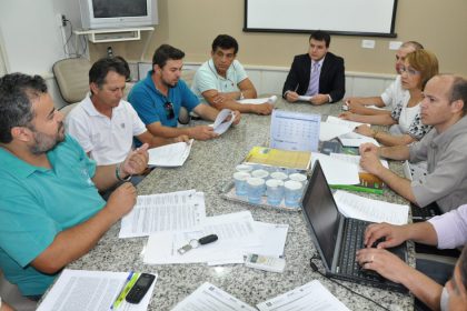 19018-comissao-deliberando-regimento