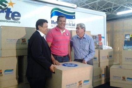 19714-entrega-de-kit-literario