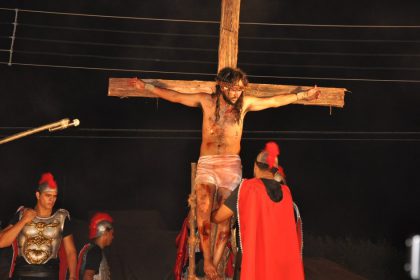 19722-encenacao-auto-da-paixao-de-cristo-abril-de-2012