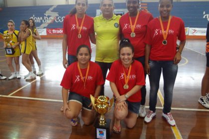 19821-equipe-feminina-de-basquete