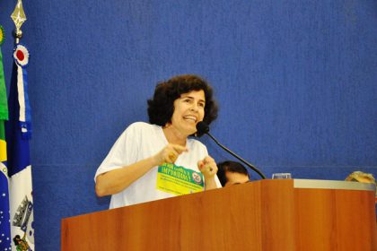 19863-marcia-moura-e-contra-pec-37