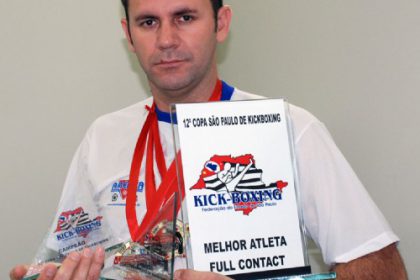 1997-atleta-treslagoense-e-campeao-de-kickboxing