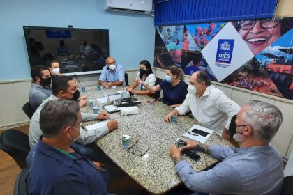 Reunião engenheiros e profissionais da categoria gabinete