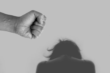 violence-against-women-gb12eb9043_1280