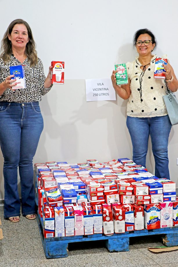 Carreta da Alegria recolhe mais de 300 kg de alimento e 1 mil