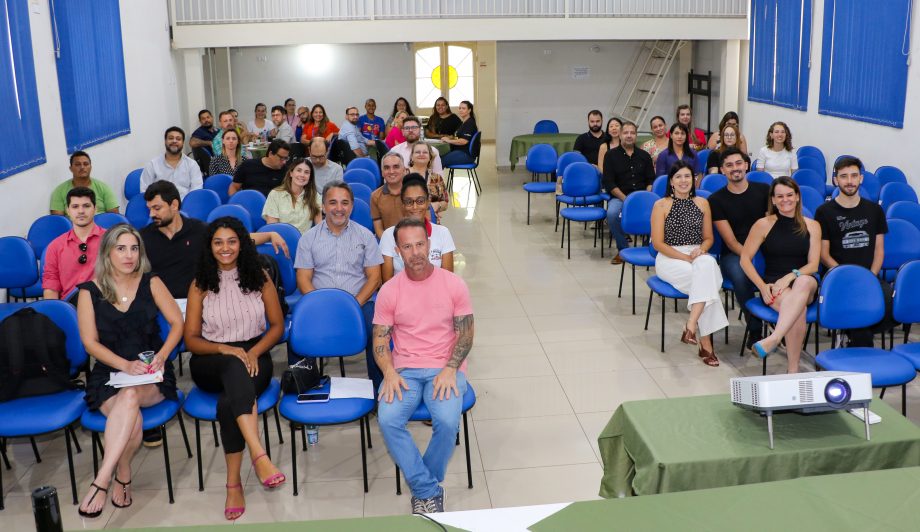 Fase realiza encontro com servidores para aprimoramento da prática