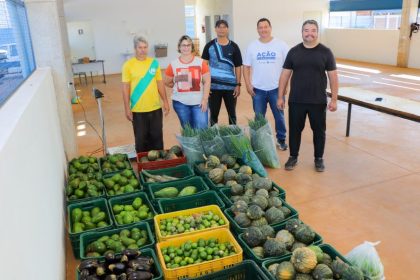 CRAS-RECEBE-ALIMENTOS-25-DE-MARCO-01-02-8