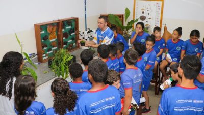 VISITA-Patrulha-Florestinha-e-Candeias-aos-laboratorios-da-UFMS-22-03-2-scaled