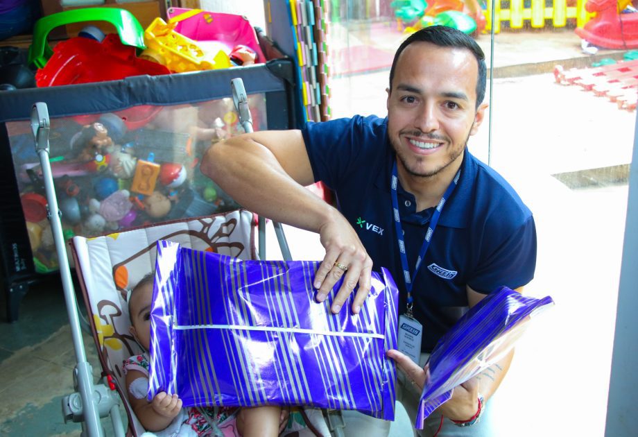 Crianças da Unidade de Acolhimento de Três Lagoas recebem brinquedos em ação solidária