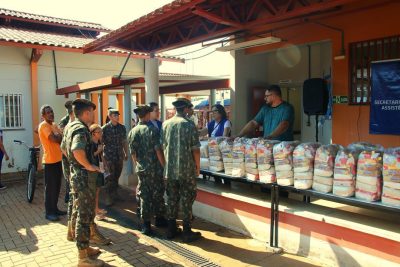 ENTREGA_CESTA_NATAL_SOLID&Aacute;RIO (10)