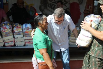 ENTREGA_CESTA_NATAL_SOLID&Aacute;RIO (30)