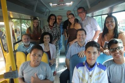 ENTREGA ONIBUS E ALIMENTOS APAE - 05-02 (1)