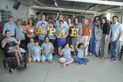 ENTREGA ONIBUS E ALIMENTOS APAE - 05-02 (5)