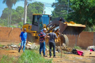 A&Ccedil;&Atilde;O DE LIMPEZA - &Aacute;rea adjancente ao CENTRO POP (109)