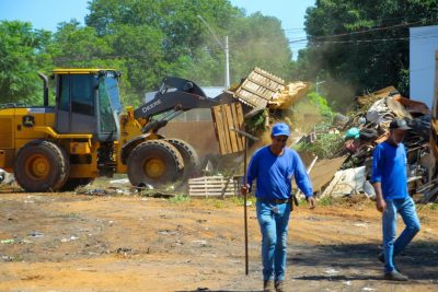 AÇÃO DE LIMPEZA - Área adjancente ao CENTRO POP (110)