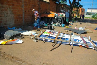 AÇÃO DE LIMPEZA - Área adjancente ao CENTRO POP (71)