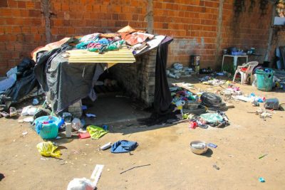 AÇÃO DE LIMPEZA - Área adjancente ao CENTRO POP (72)