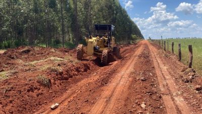 Aterro e patrolamento na estrada de nossa Senhora aparecida