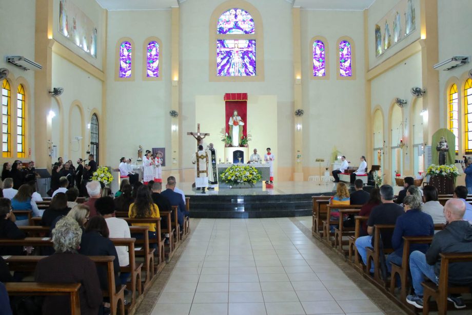 Veja como foi a Missa de Santo Antônio, tradição que integra comemorações dos 111 anos de Três Lagoas Veja como foi a Missa de Santo Antônio, tradição que integra comemorações dos 111 anos de Três Lagoas
