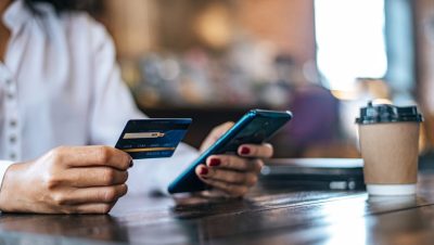 Pay for goods by credit card through a smartphone in a coffee sh