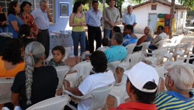 2032-simone-entrega-oculos-e-assina-ordem-de-servico