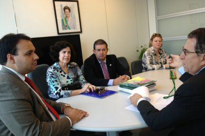 20726-prefeita-em-reuniao-no-ministerio-da-saude
