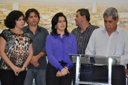 21523-prefeita-acompanha-assinatura-de-ordens-de-servicos-para-obras-de-agua-e-esgoto
