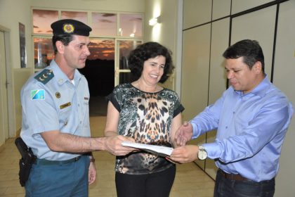 21561-prefeita-apresenta-ao-governador-a-proposta-da-atividade-delegada