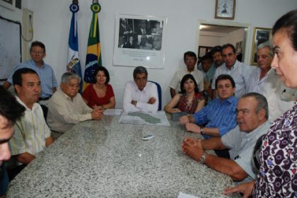 2160-governador-e-prefeita-se-reunem-com-produtores-rurais-e-empresarios