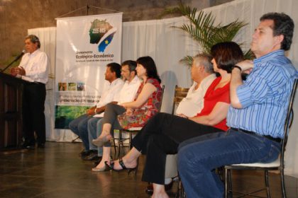 2162-governador-lanca-zoneamento-do-estado-a-prefeitos-do-bolsao