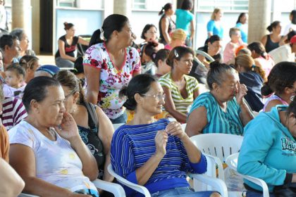 21829-prefeita-participa-da-entrega-de-mais-de-33-mil-pecas-no-3-bazar-social