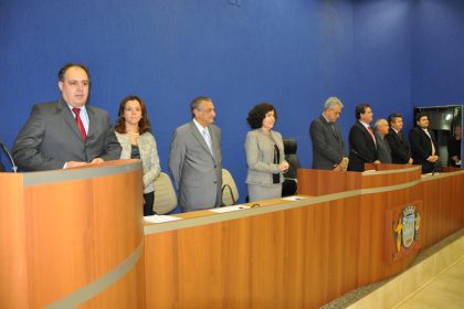 22142-prefeita-prestigia-entrega-de-titulo-ao-desembargador-e-presidente-do-tj