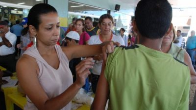 2242-saude-realiza-dia-d-de-vacinacao-contra-febre-amarela