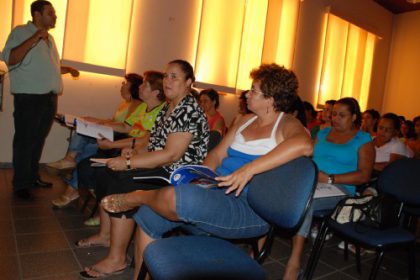 2275-profuncionario-realiza-palestra-sobre-producao-de-texto