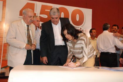 2299-simone-assina-convenio-para-mais-200-casas-populares