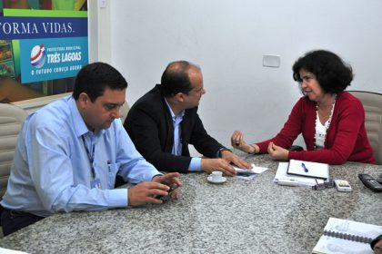 23027-presidente-da-sanesul-com-a-prefeita-marcia-moura
