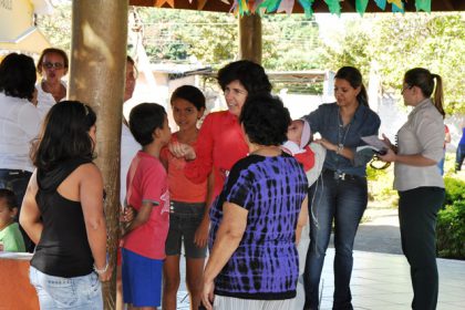 23677-entrega-de-kits-de-agasalhos