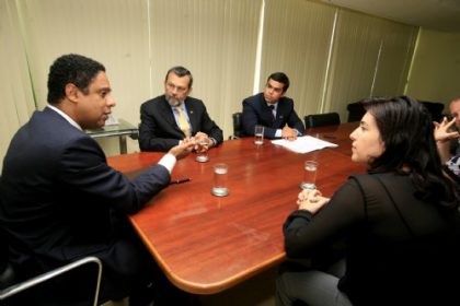 2372-ministro-garante-apoio-para-recuperacao-do-ginasio-de-esportes