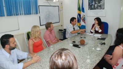 2375-prefeita-recebe-grupo-sueco-do-rotary