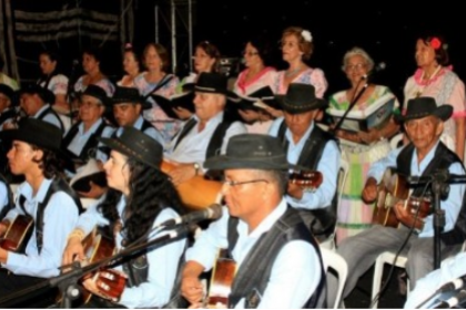 23955-orquestra-de-violeiros
