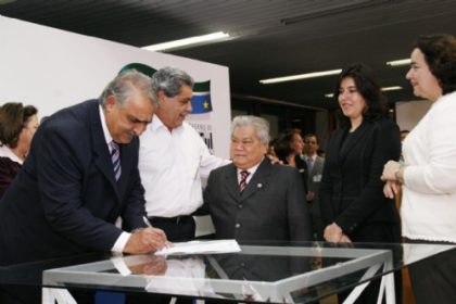 2451-simone-assina-convenios-de-emendas-parlamentares-com-governo-do-estado